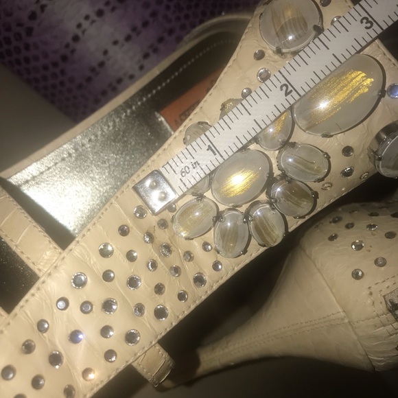 Woman Chi Carlos Falchi Stiletto Cream Snake Rhinestone Cabochon T strap 8.5 NIB - Picture 3 of 16